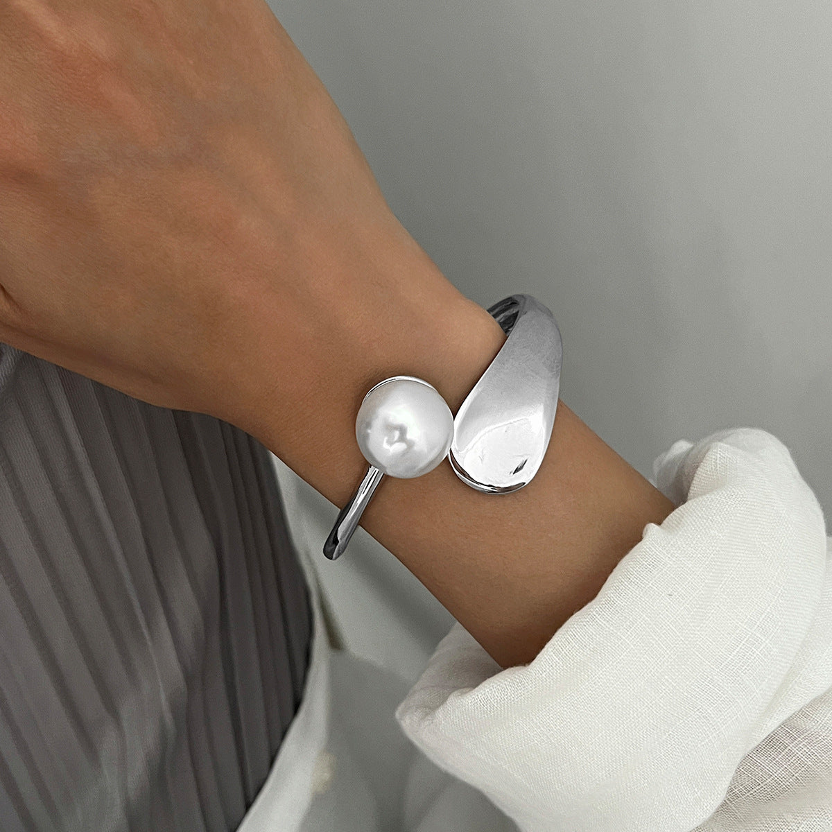 Ornament Irregular Fashion Pearl Bracelet Fashion Open Bracelet For Women